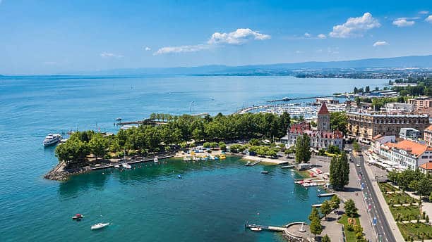Vue aerienne du Lac Leman - Ville de Lausanne en Suisse