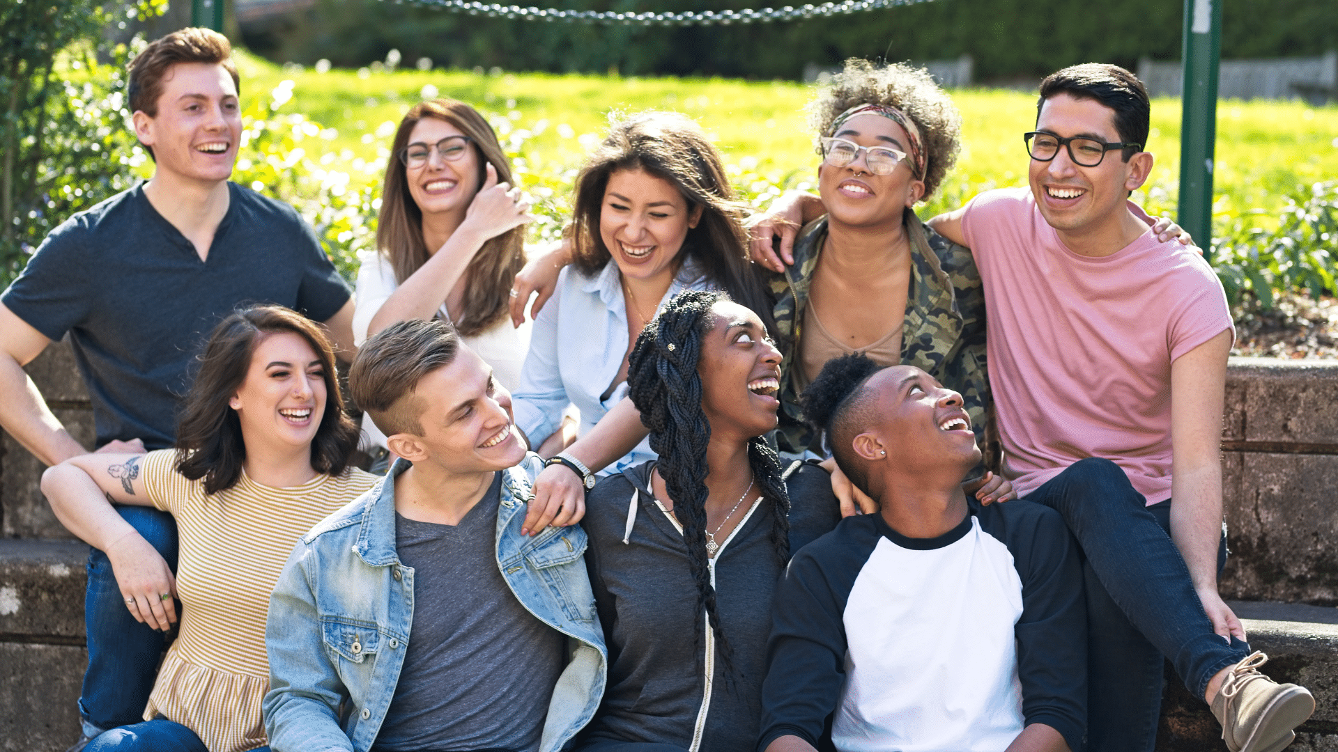 une bande de collègues qui profite d'un team building en pleine air